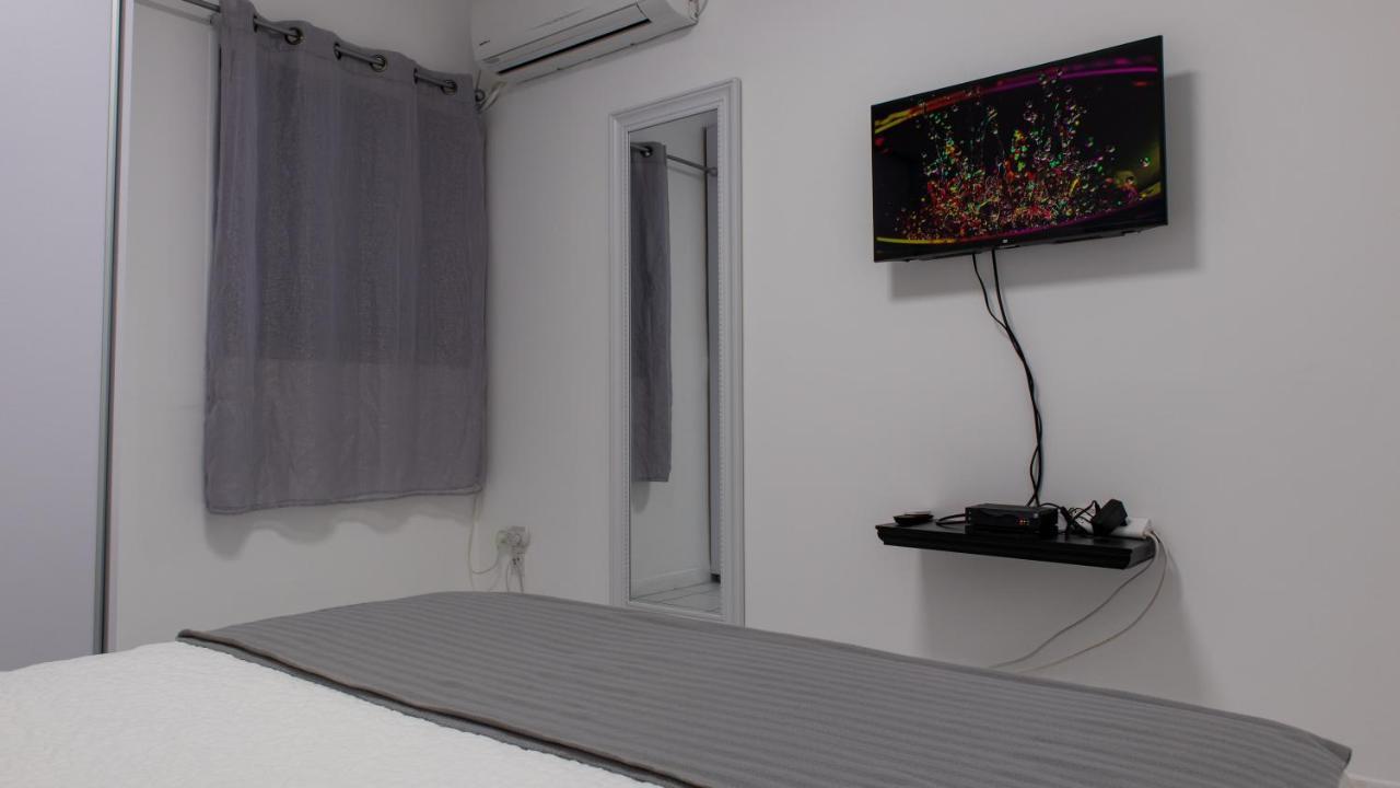 Grey House * Eilat