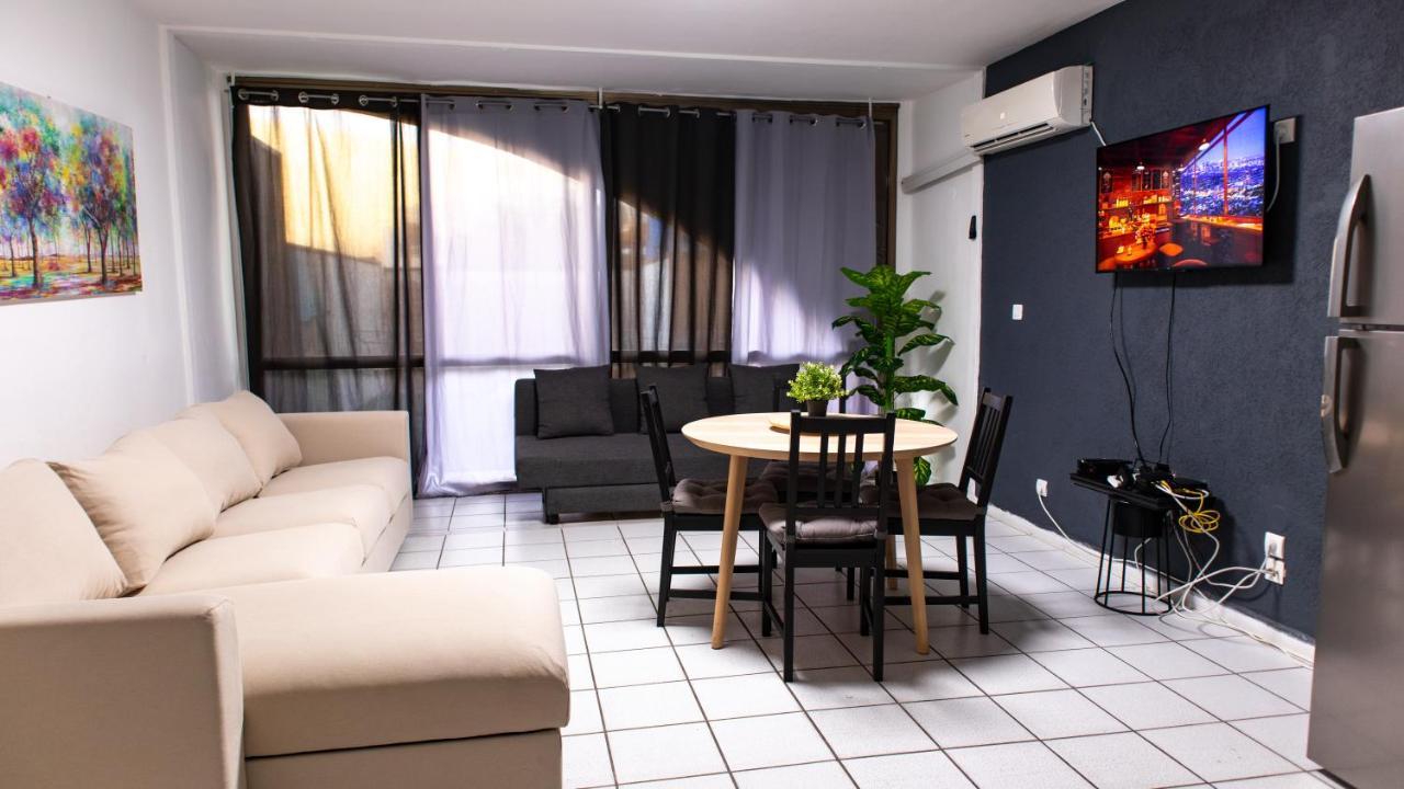 Grey House * Eilat